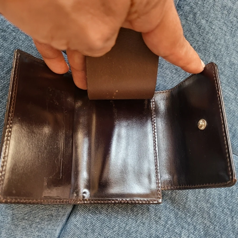 Gucci GG Canvas and Leather Key Holder.. Pristine!!!